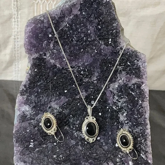 Vtg.(1980) 18” Sterling Silver Necklace W/Onyx Pendant & Matching Earrings - Picture 4 of 7